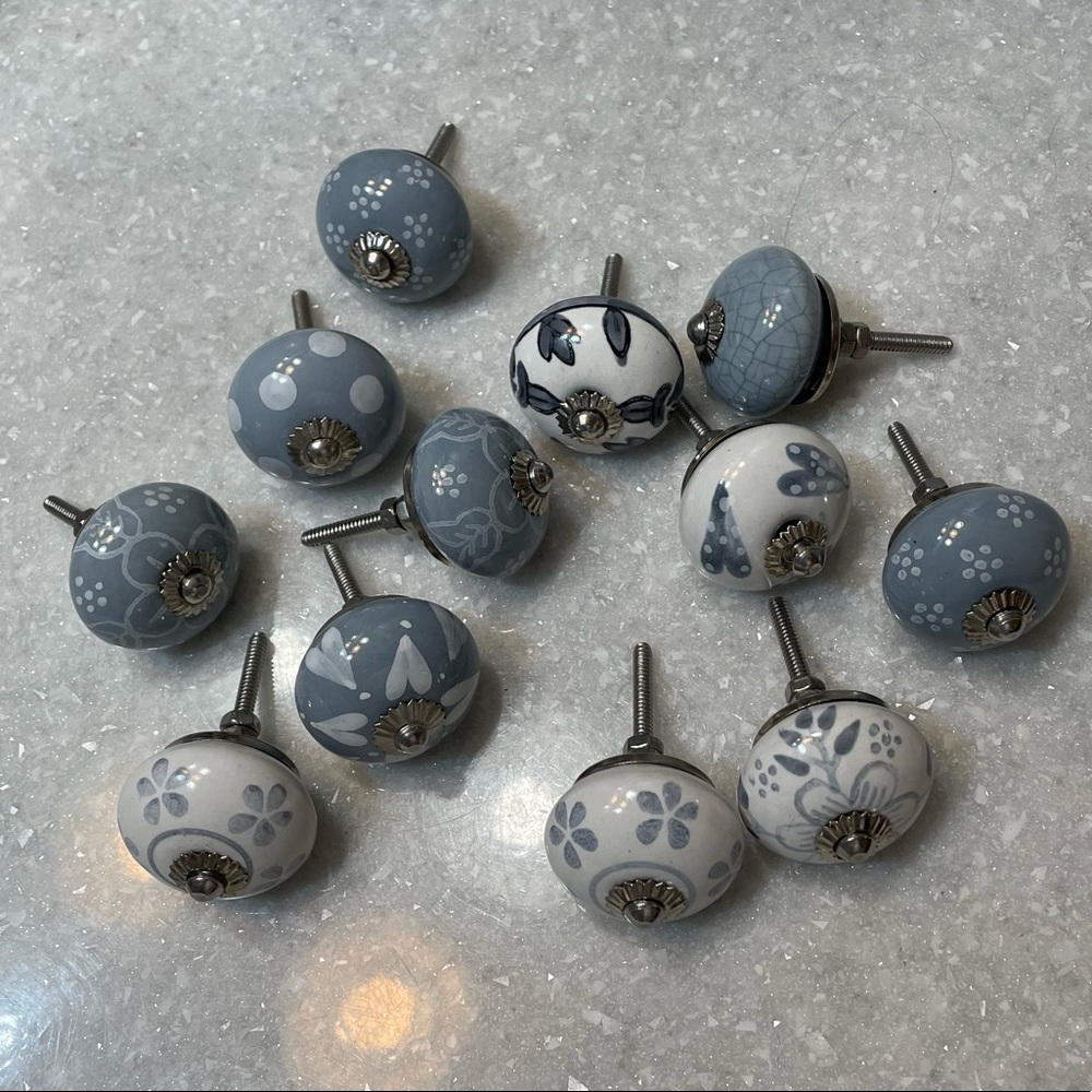 **NEW** Set of 12 Ceramic Knobs